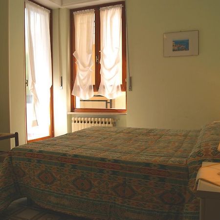 산토바르톨로메오알마레 La Terrazza Tra Pini E Mare 아파트 객실 사진